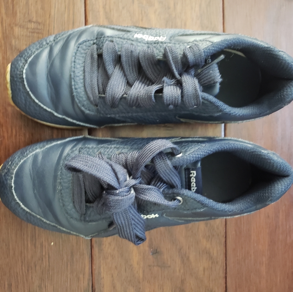 Boys Navy Blue Preowned Reebok Tennis Shoes